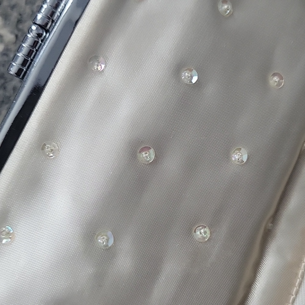 Vintage Elegant Cream Beaded Clutch - Picture 8 of 11